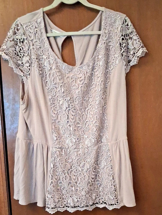 Maurices Tops - Maurices lilac blouse with lace sleeves and lace down front of blouse. size 2